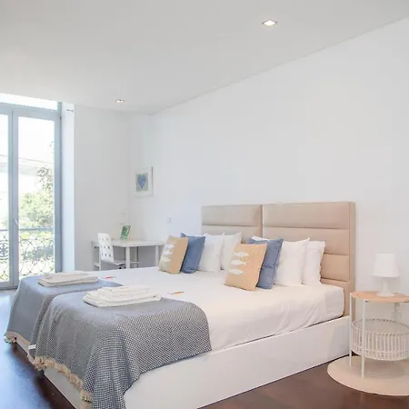 Liiiving In - Carlos Alberto Apartamento