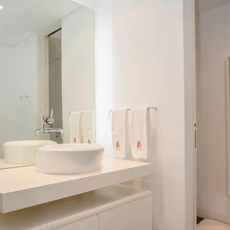 Liiiving In - Carlos Alberto Apartmán Porto