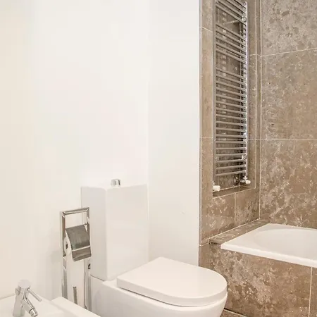 Liiiving In - Carlos Alberto Apartmán *