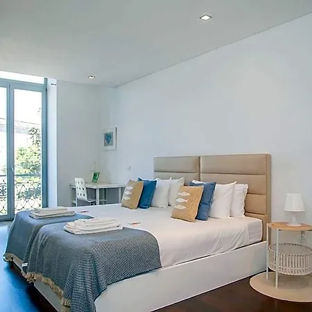 Liiiving In - Carlos Alberto Apartment *