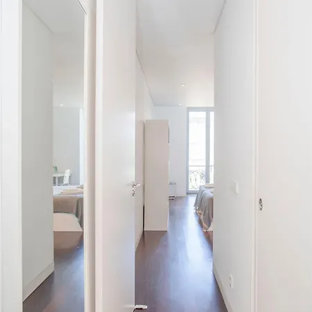 Liiiving In - Carlos Alberto Apartment
